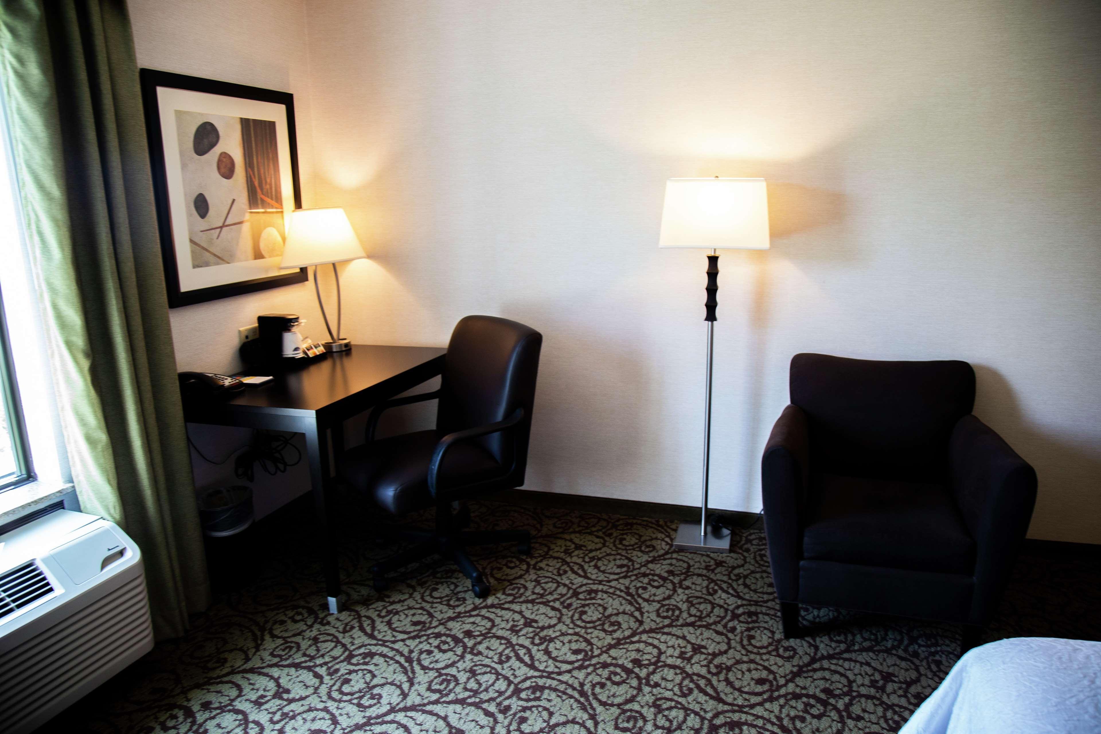 Hampton Inn & Suites Sharon West Middlesex Exteriör bild