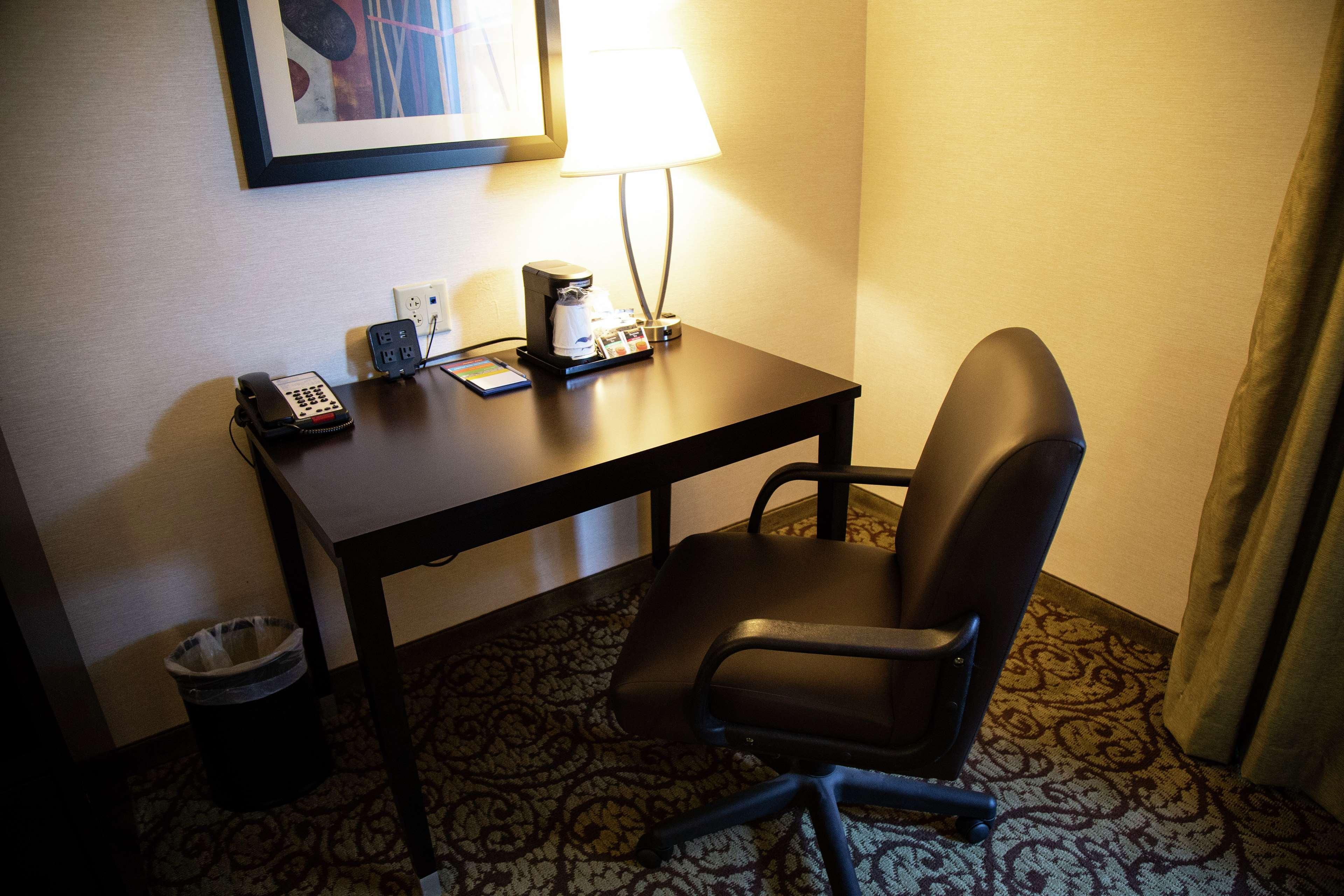 Hampton Inn & Suites Sharon West Middlesex Exteriör bild