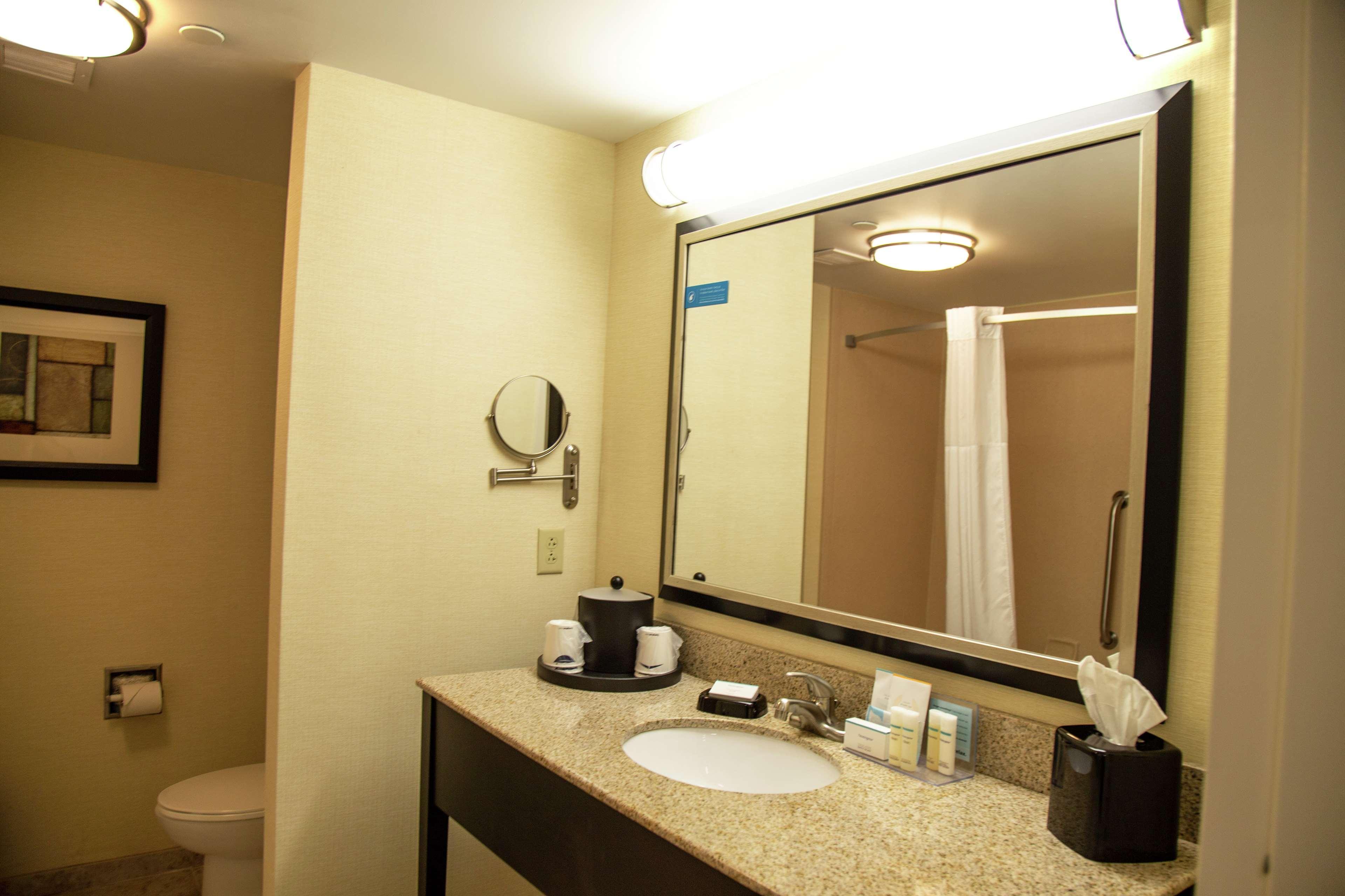 Hampton Inn & Suites Sharon West Middlesex Exteriör bild