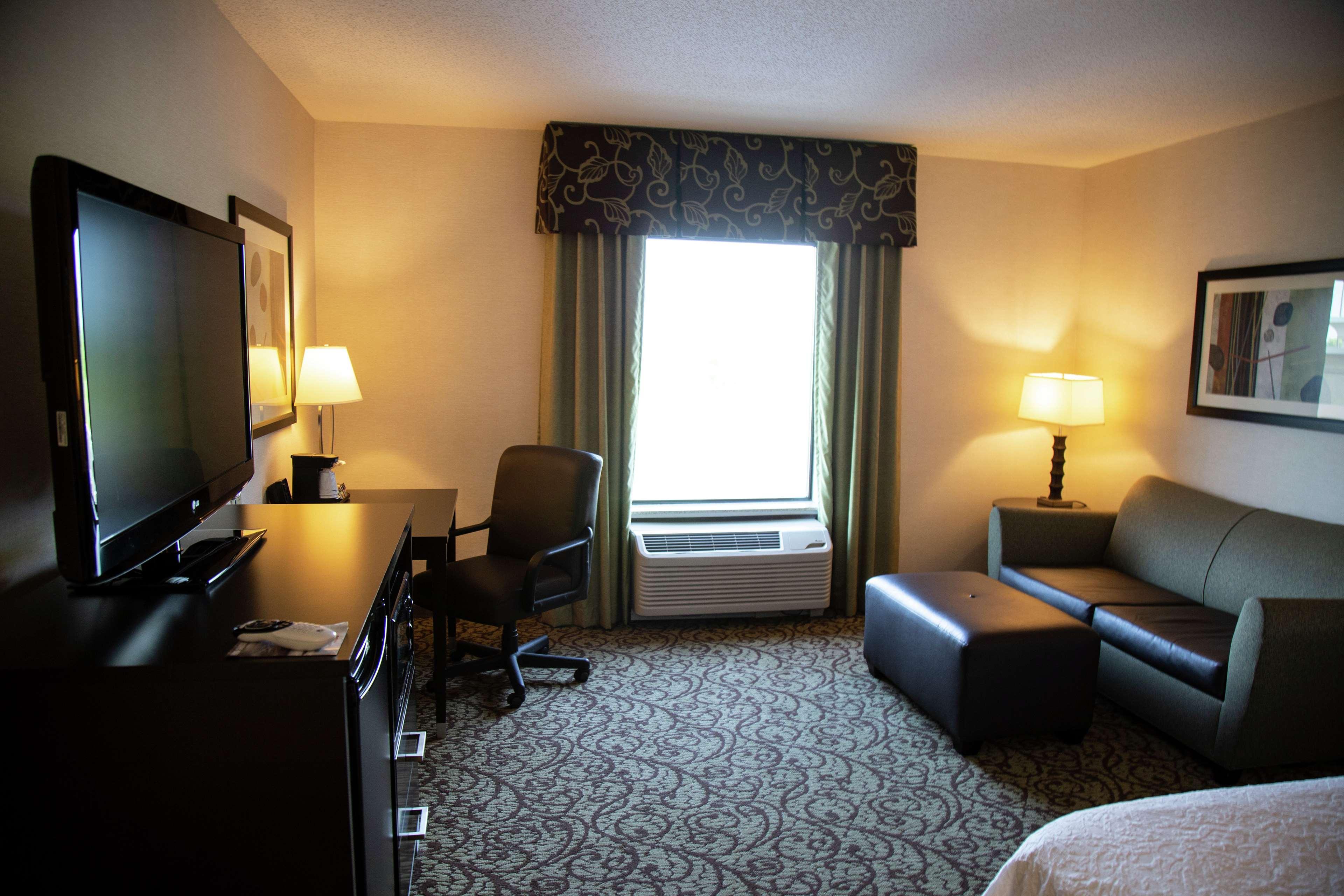 Hampton Inn & Suites Sharon West Middlesex Exteriör bild