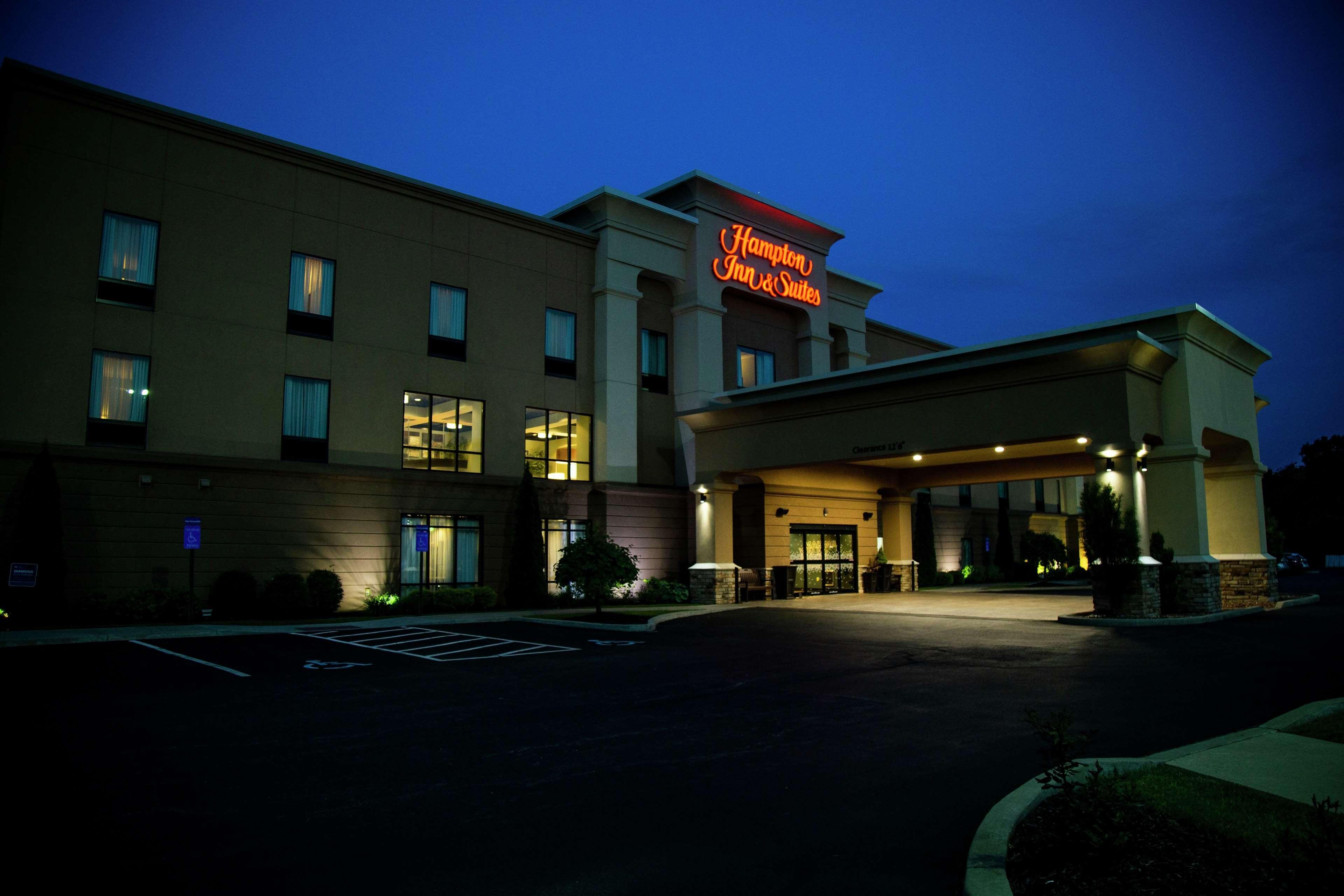 Hampton Inn & Suites Sharon West Middlesex Exteriör bild