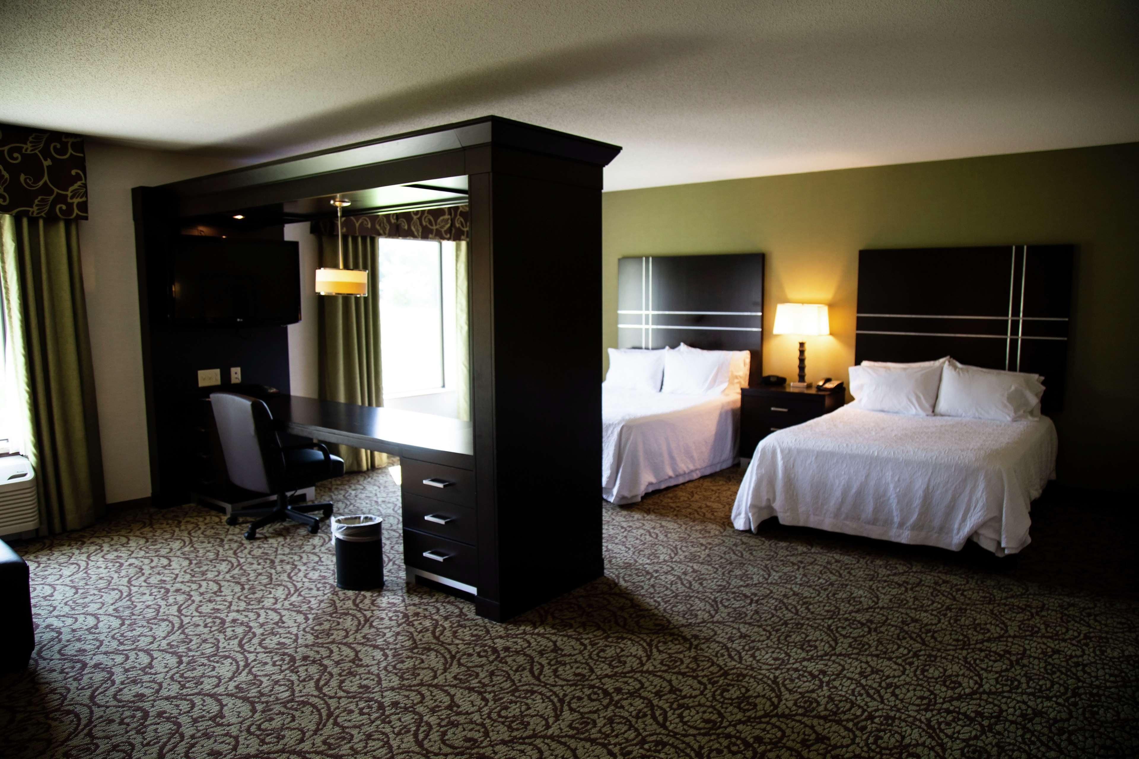 Hampton Inn & Suites Sharon West Middlesex Exteriör bild